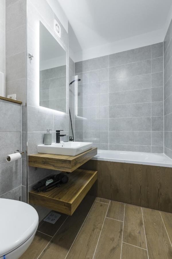 Apartment Near Iulius Mall With Balcony & Private Parking تيميشورا المظهر الخارجي الصورة