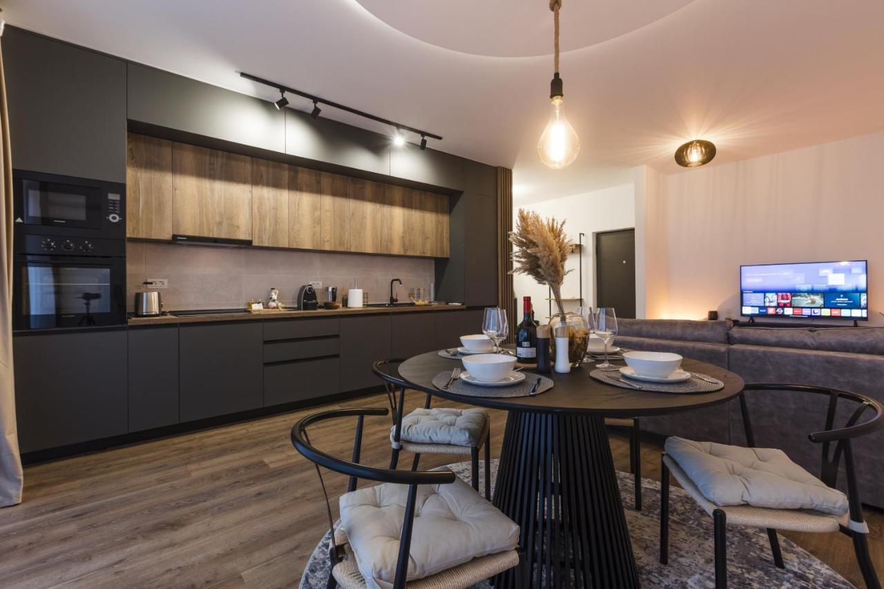 Apartment Near Iulius Mall With Balcony & Private Parking تيميشورا المظهر الخارجي الصورة