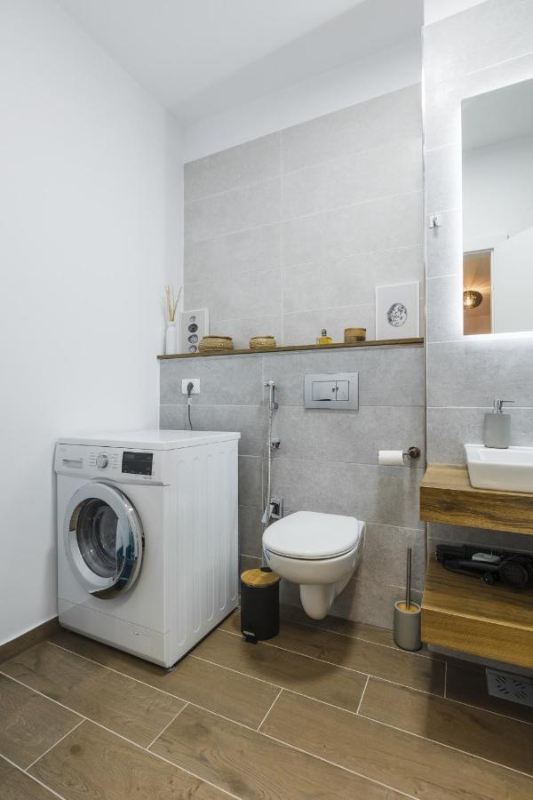 Apartment Near Iulius Mall With Balcony & Private Parking تيميشورا المظهر الخارجي الصورة