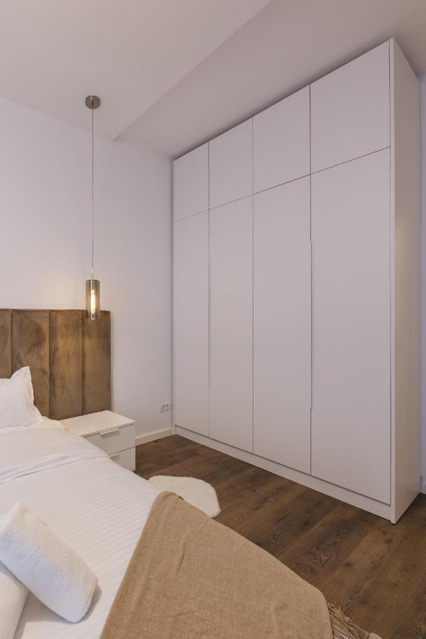 Apartment Near Iulius Mall With Balcony & Private Parking تيميشورا المظهر الخارجي الصورة